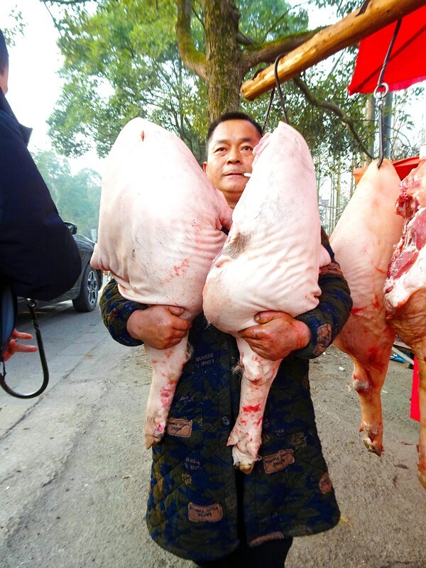 杀猪宰羊过农历新年