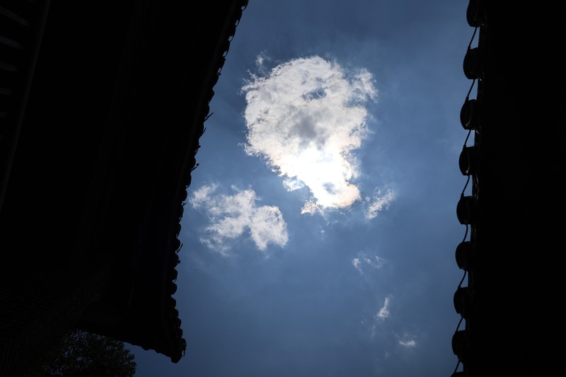 烈日下的南滨路