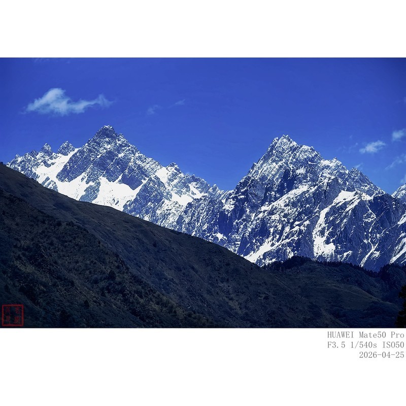 黄龙景区门前拍雪山