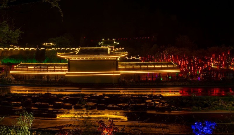 山西皇城相府雨中夜景