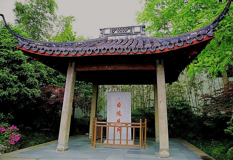 1845【不老松：纪实摄影】〖山河锦绣、詩画江南〗杭州西湖：曲苑风荷内有江南三大名石