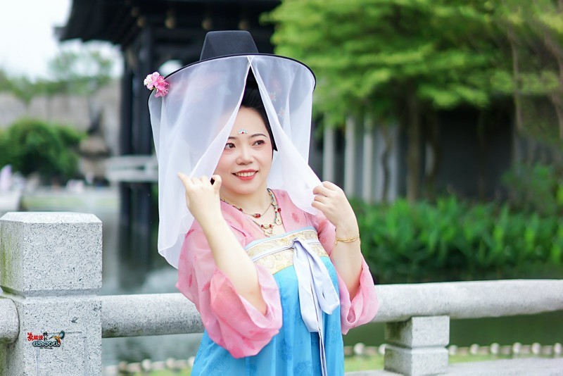 【轻帷渡影】---露露