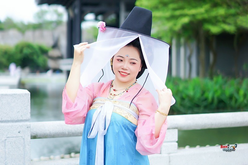 【轻帷渡影】---露露