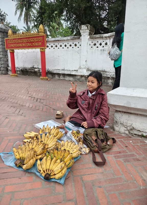 老挝琅勃拉邦--早市掠影