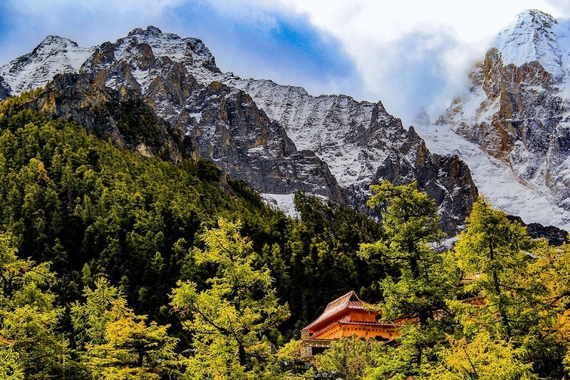 旅游天地（9）-----眺望仙乃日山