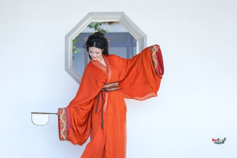 【古风红战袍少女】---小涵