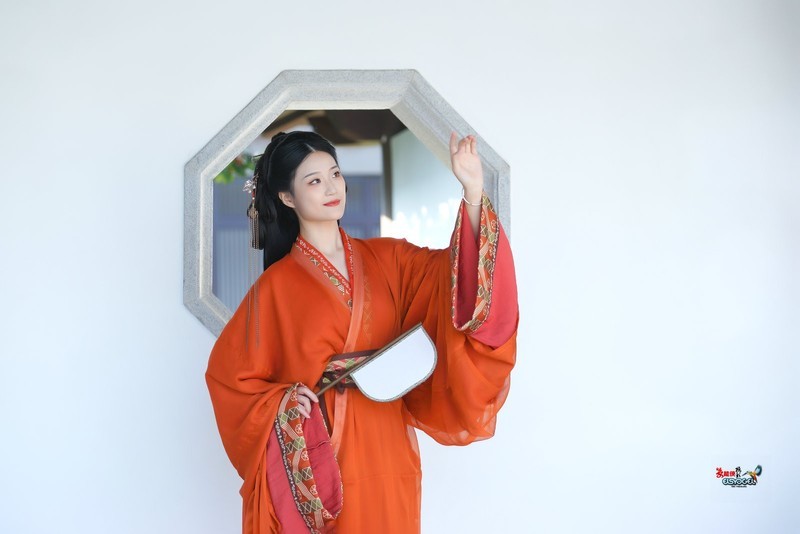 【古风红战袍少女】---小涵