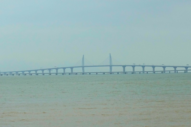 远眺港珠澳大桥