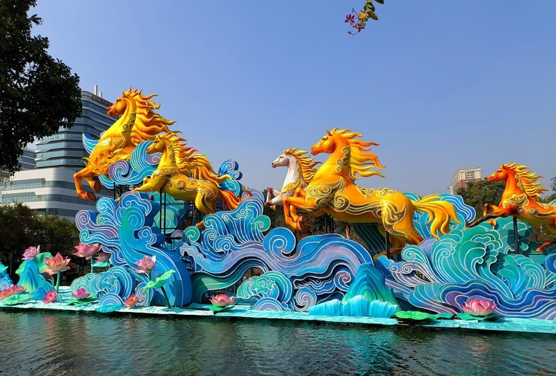 祝大家春节快乐！马到功成！