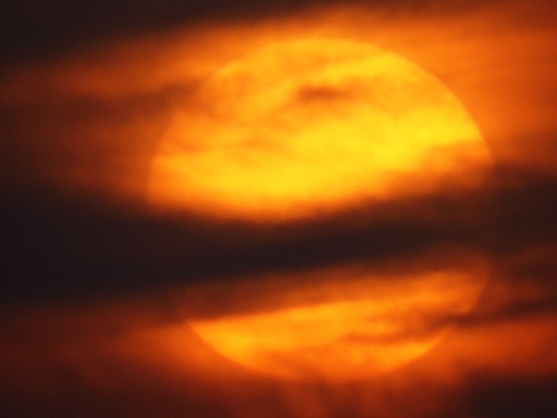 海雾蒙蒙的西炮台落日