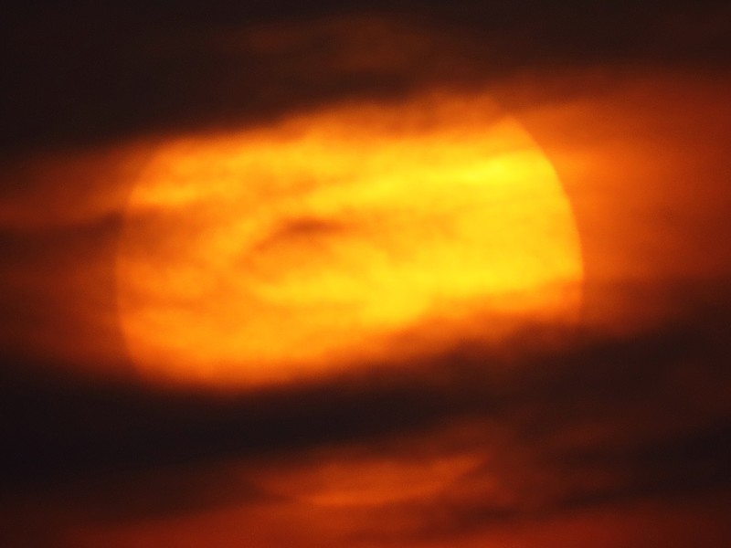 海雾蒙蒙的西炮台落日