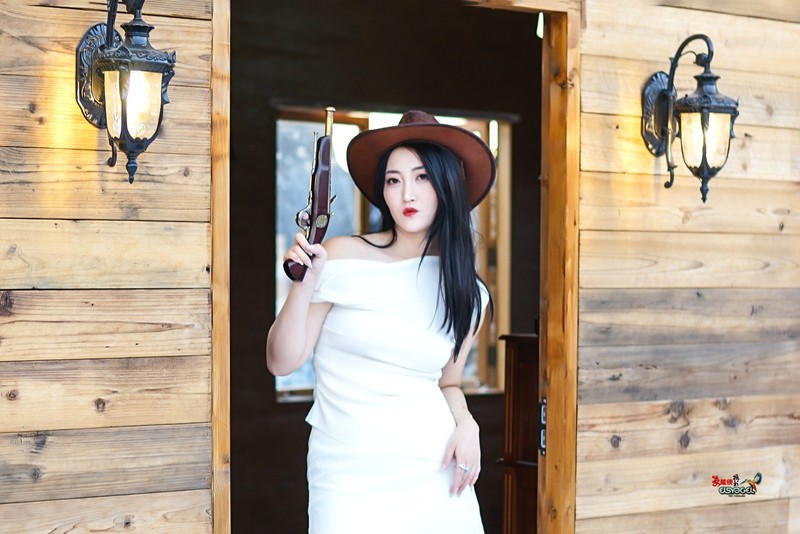 【西部酷女】---芸妮