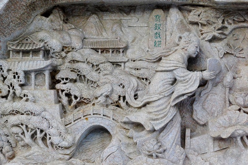 新华园内的石雕