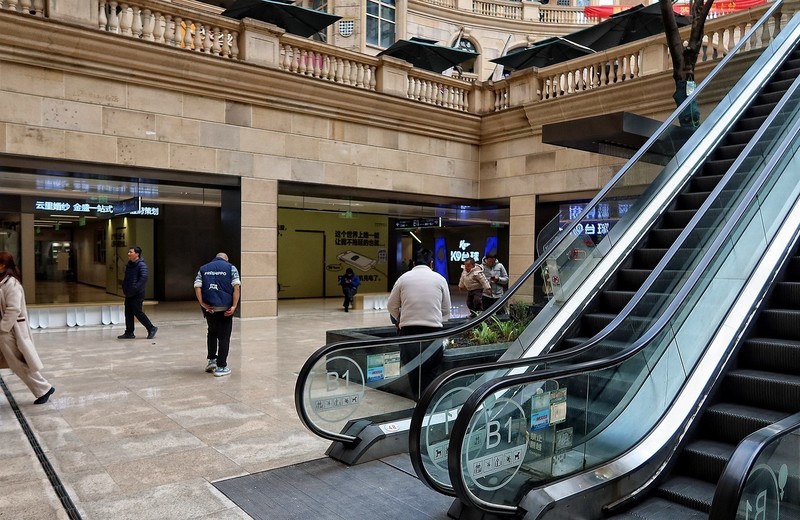 光谷广场在扩建