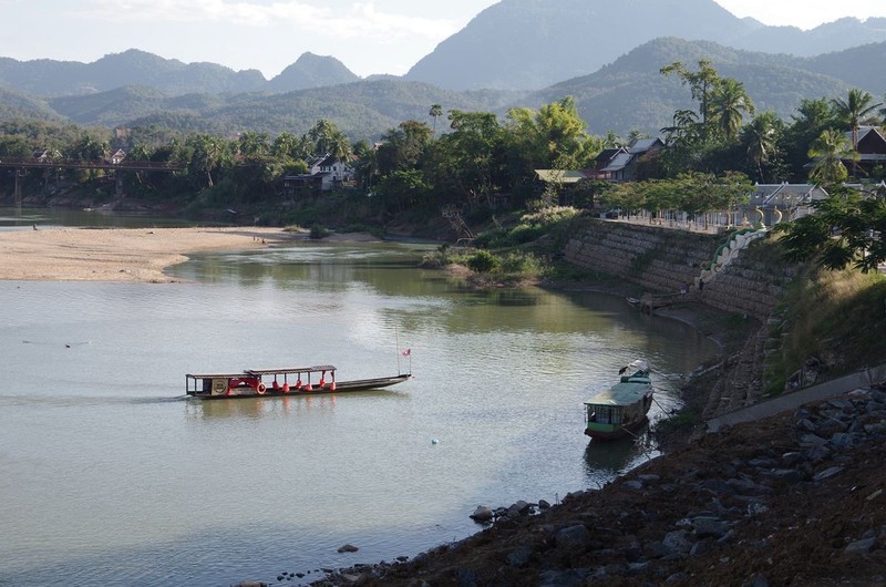 老挝琅勃拉邦--普西山下掠影