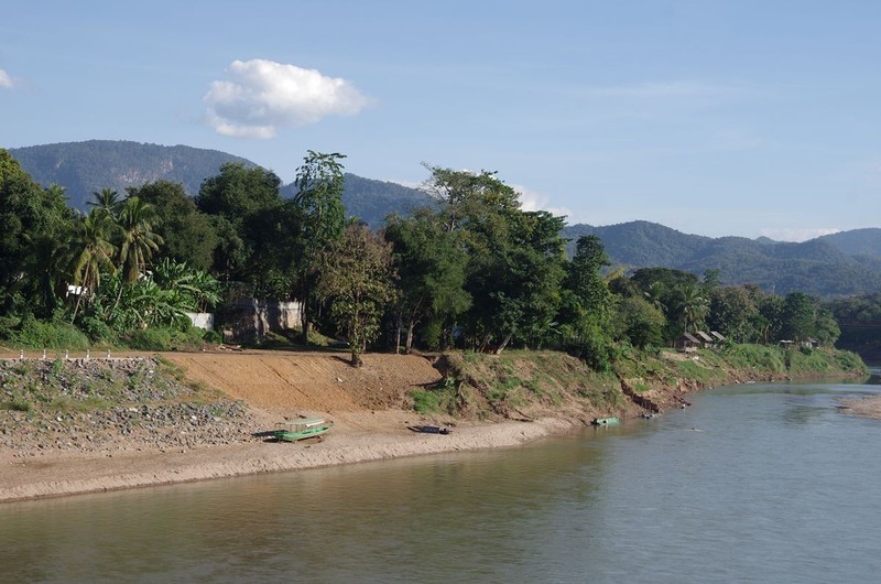 老挝琅勃拉邦--普西山下掠影