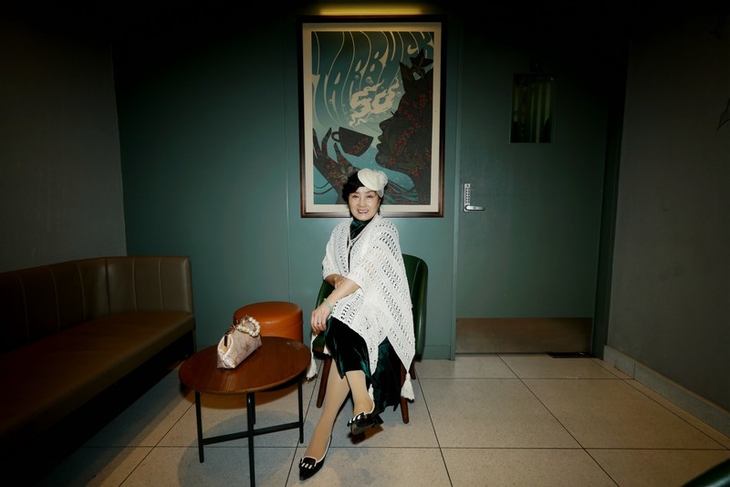 室内环境人像---汉口老街上的小店！