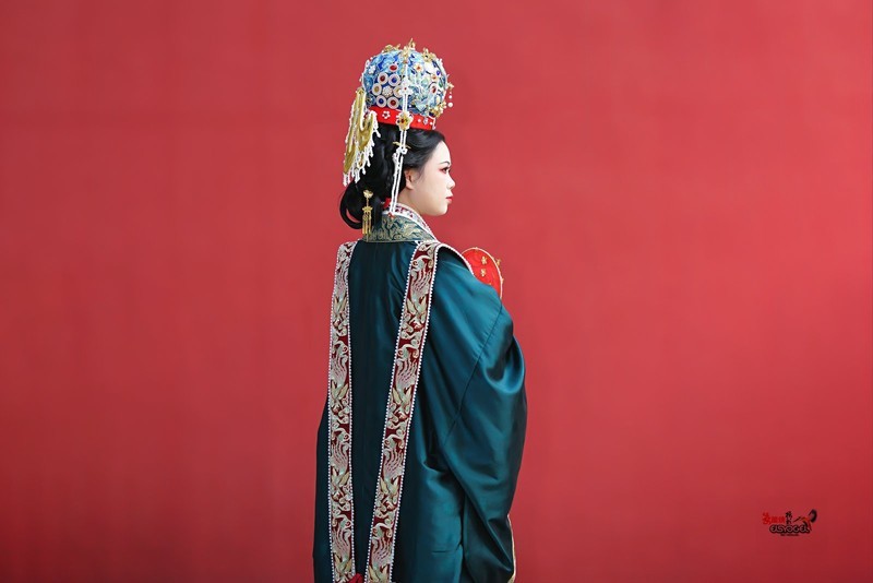 【黛衣金饰·红墙新嫁】---莉莉