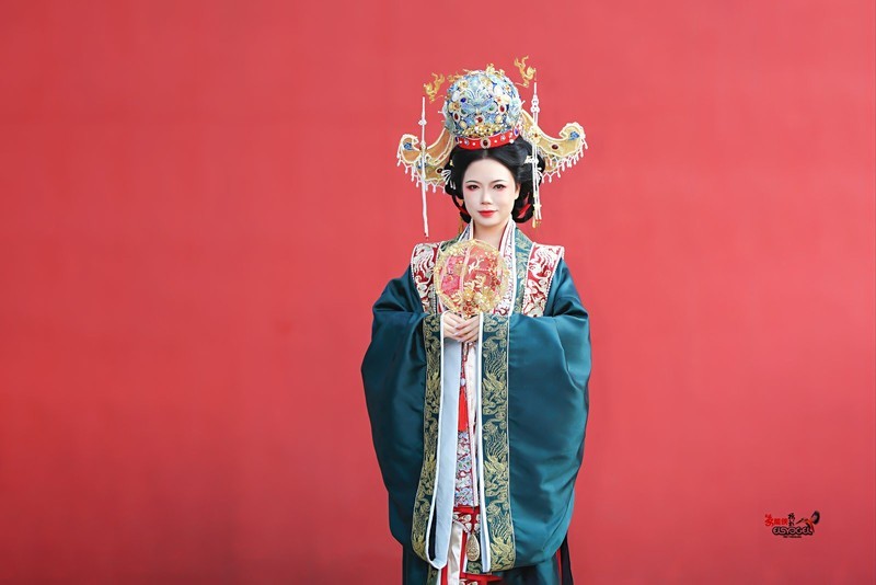 【黛衣金饰·红墙新嫁】---莉莉