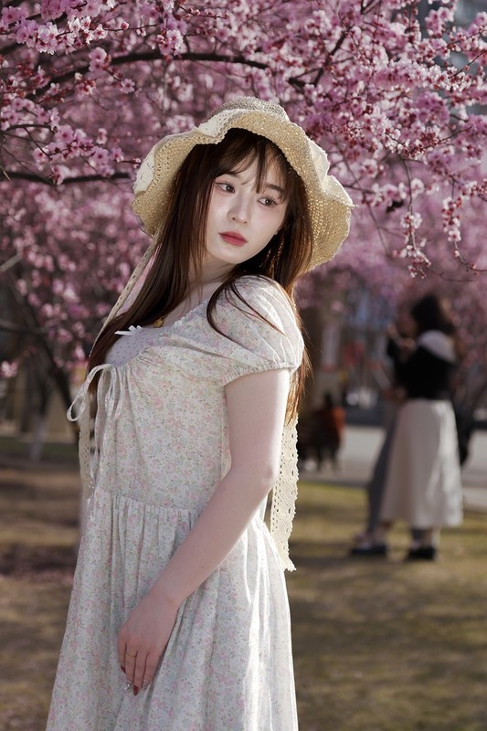 春来花开人更艳