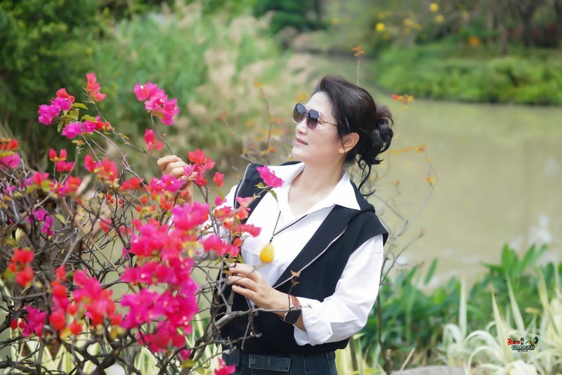 【春色华阳湖美女】---木子