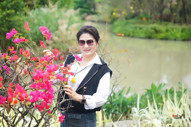 【春色华阳湖美女】---木子