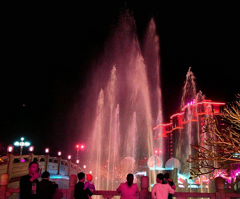 1412【不老松：二游海南纪实】临高文谰公园节日夜景！