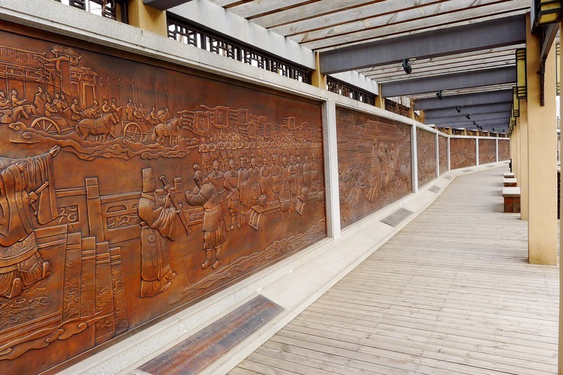 襄渠园内文化长廊的浮雕