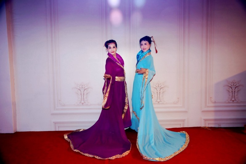 室内环境人像---舞台演出前！