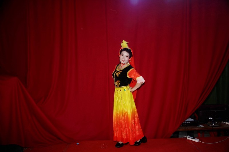 室内环境人像---舞台演出前！