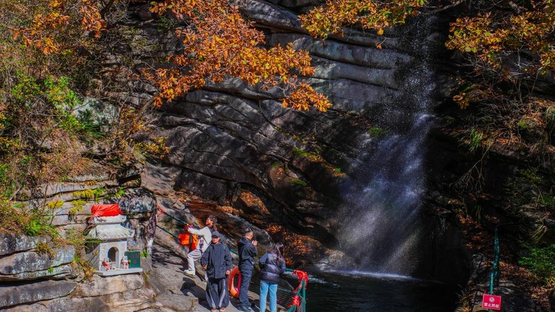 岫 岩 龙 潭 湾 秋 色 （ 三 ）
