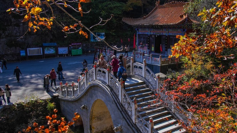 岫 岩 龙 潭 湾 秋 色 （ 三 ）