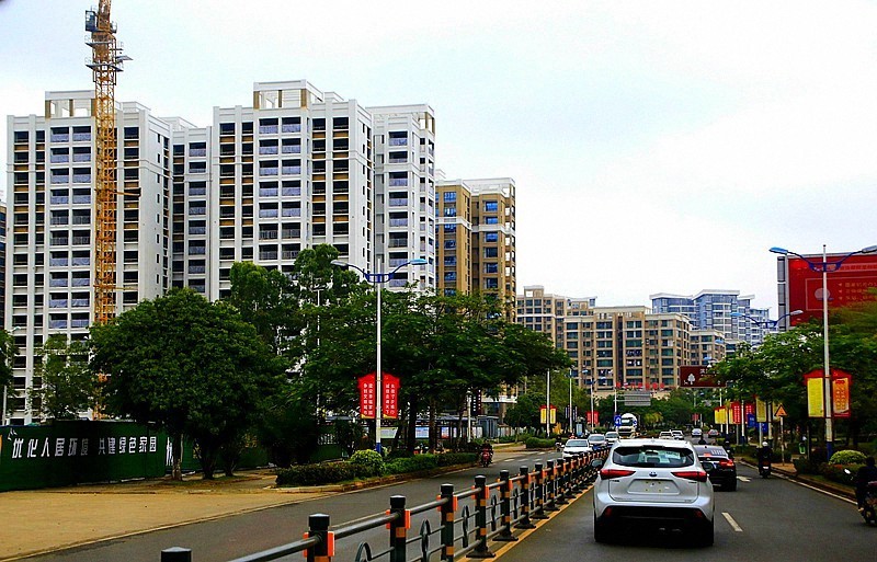 1218【不老松：二游海南纪实】临高长島兰湾去 县城在公交车上拍点路景!