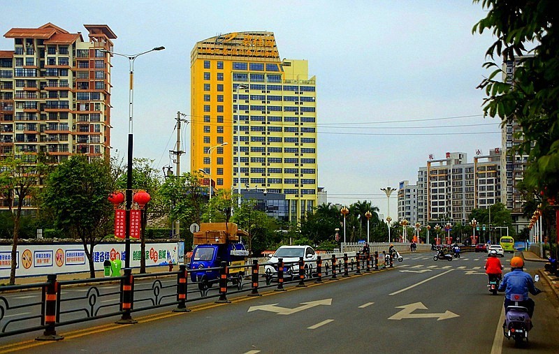 1219【不老松：二游海南纪实】临高长島兰湾去 县城在公交车上拍点路景!