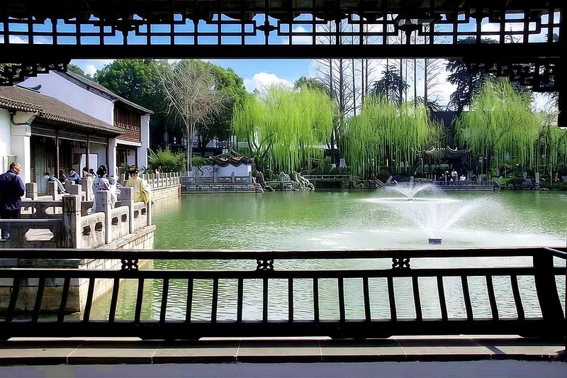 风吹残红绿正肥