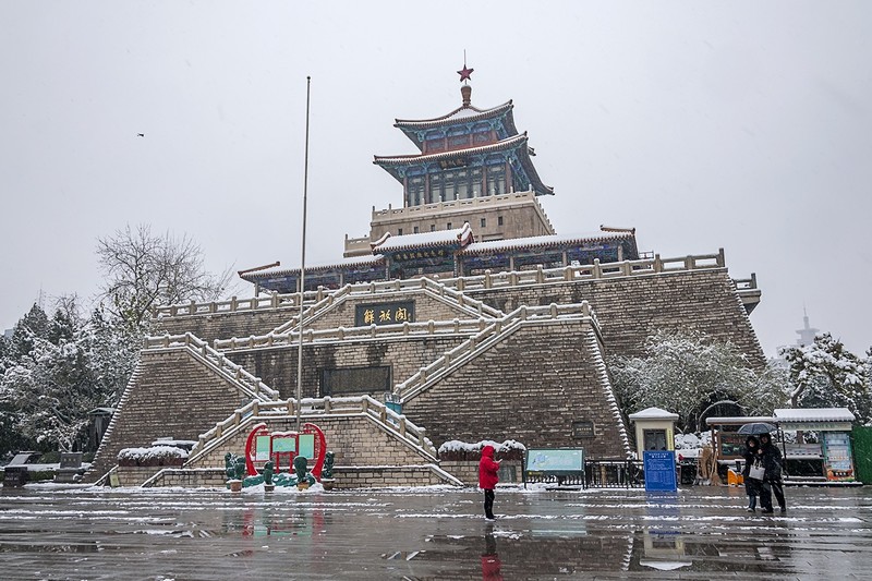 济南解放阁雪景