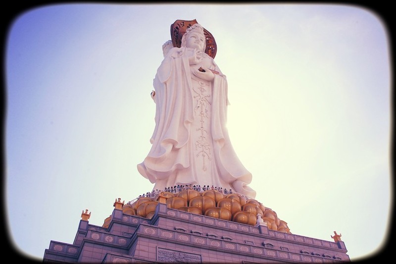 2114【不老松：纪实摄影】《山河锦绣》南国风情：海南島三亚：南--海观音！抱佛脚！