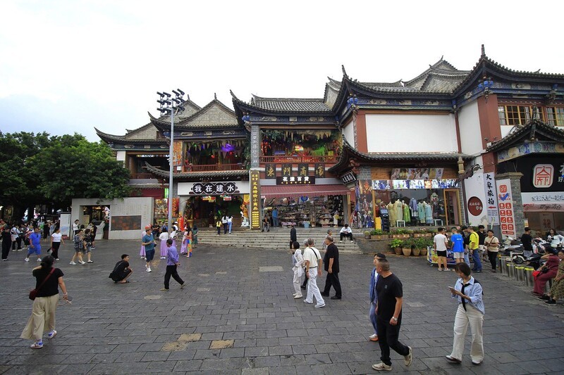 暮色里的云南建水