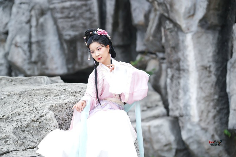 【仙姿石畔】---婉灵