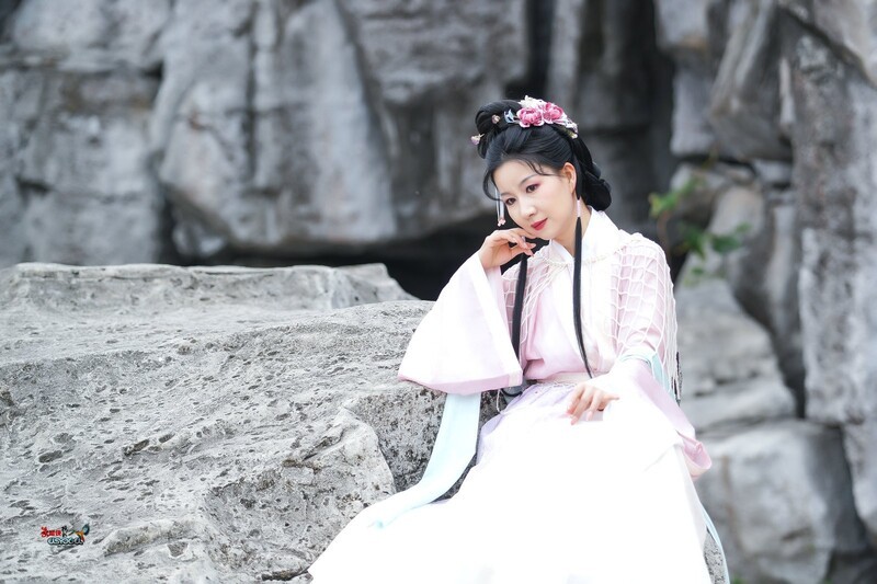 【仙姿石畔】---婉灵